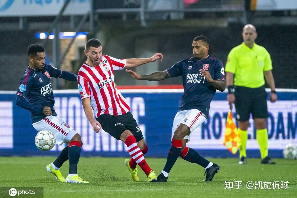 更表现在他 更表现在他